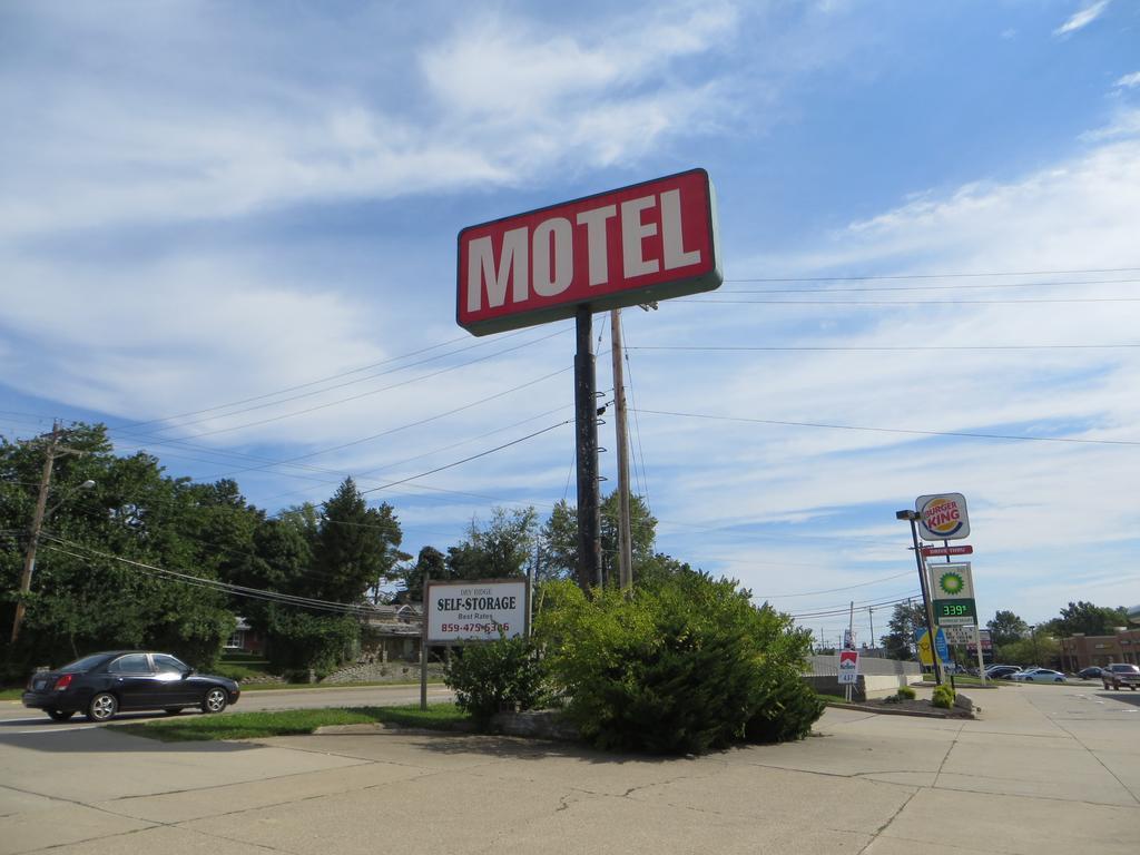 Dry Ridge Motor Inn 외부 사진