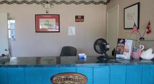 Dry Ridge Motor Inn 외부 사진