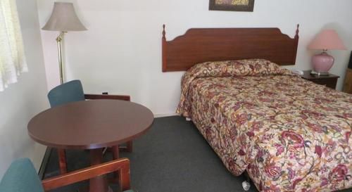 Dry Ridge Motor Inn 외부 사진