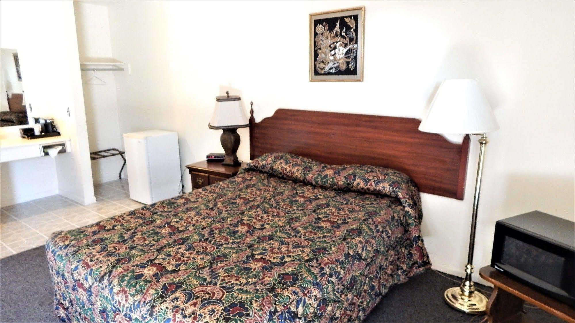 Dry Ridge Motor Inn 외부 사진