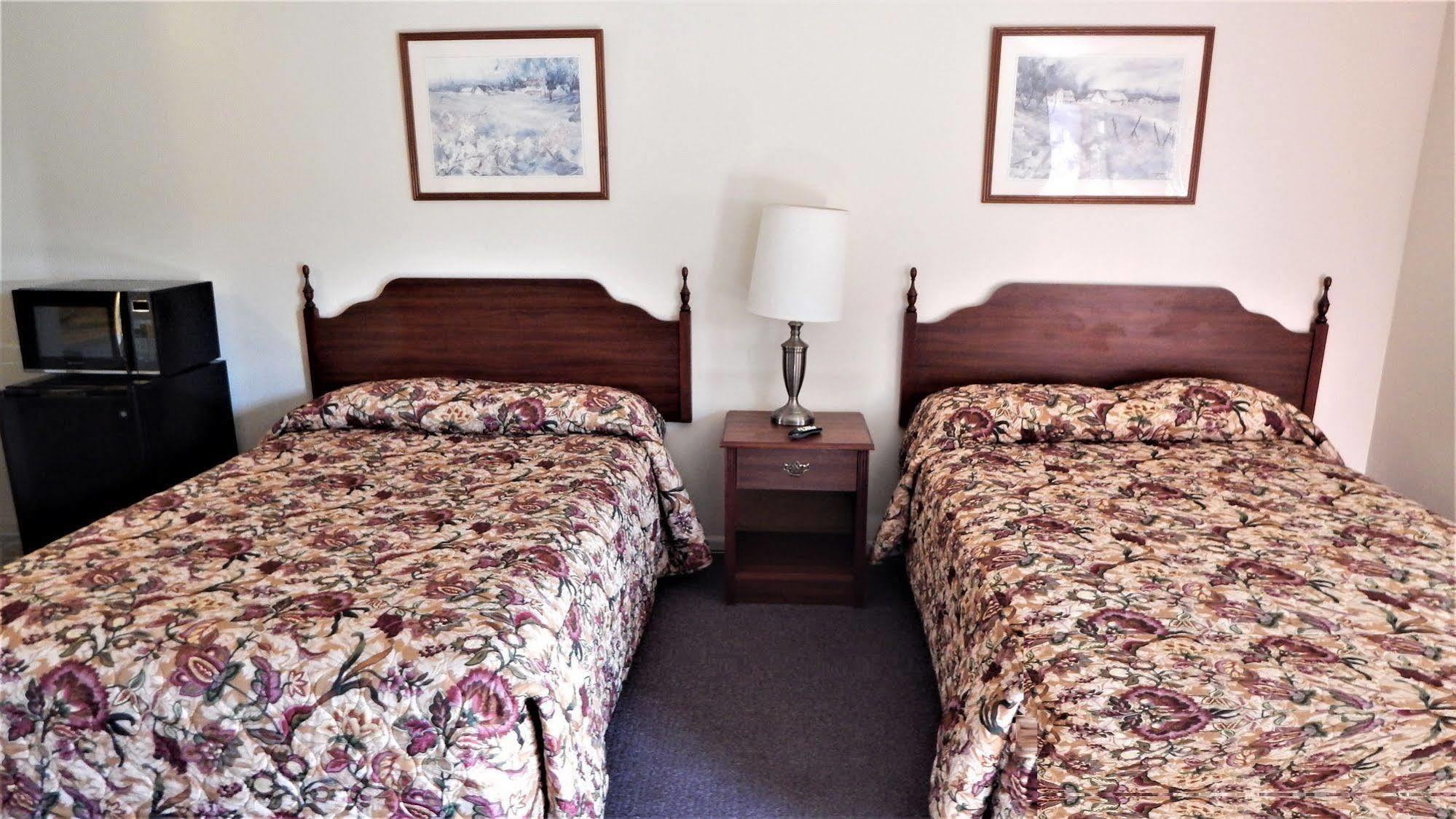 Dry Ridge Motor Inn 외부 사진