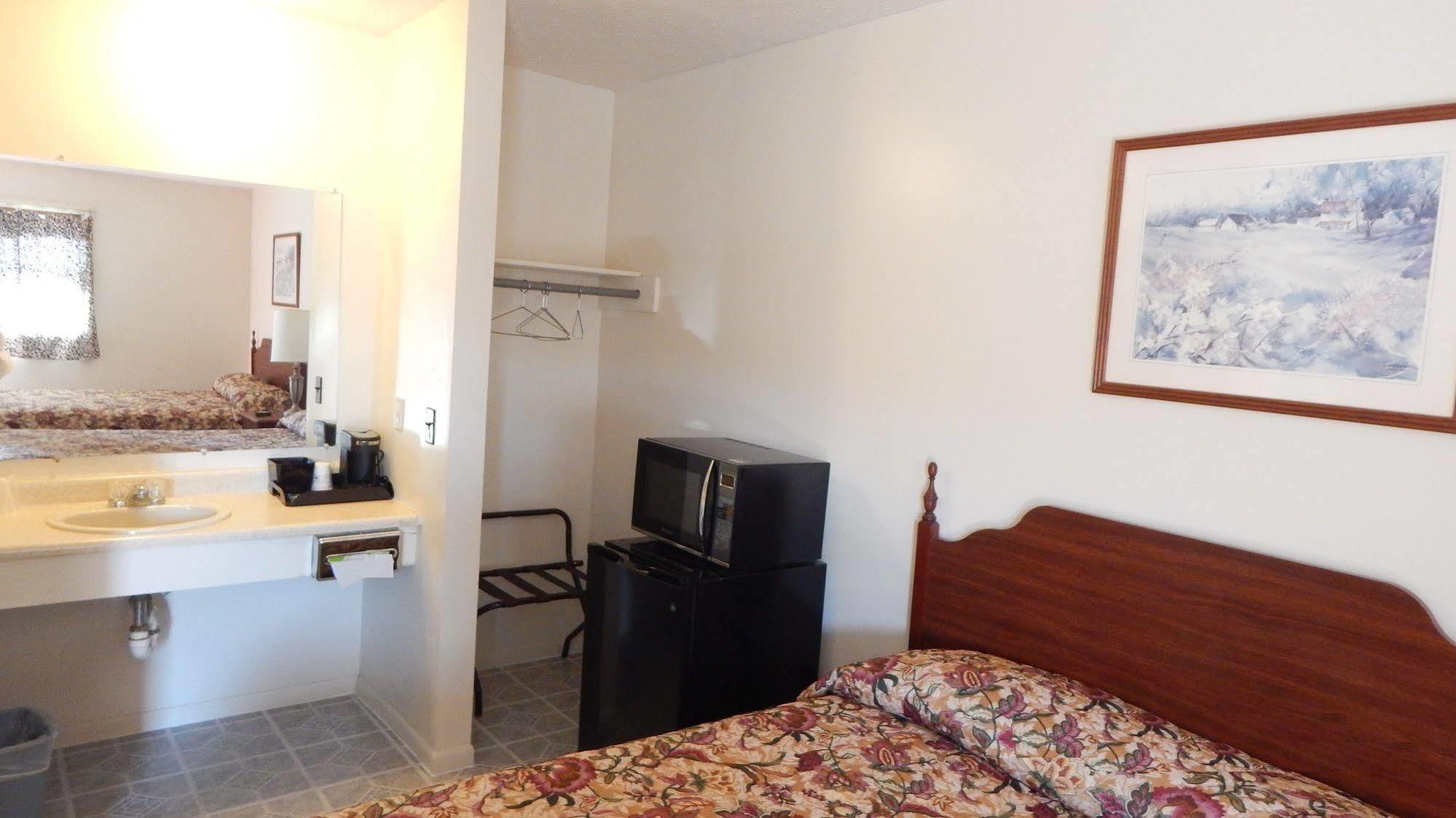 Dry Ridge Motor Inn 외부 사진